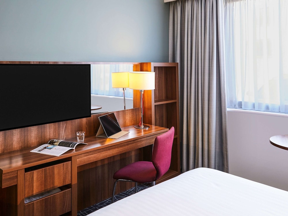 Mercure Telford Centre 17/69