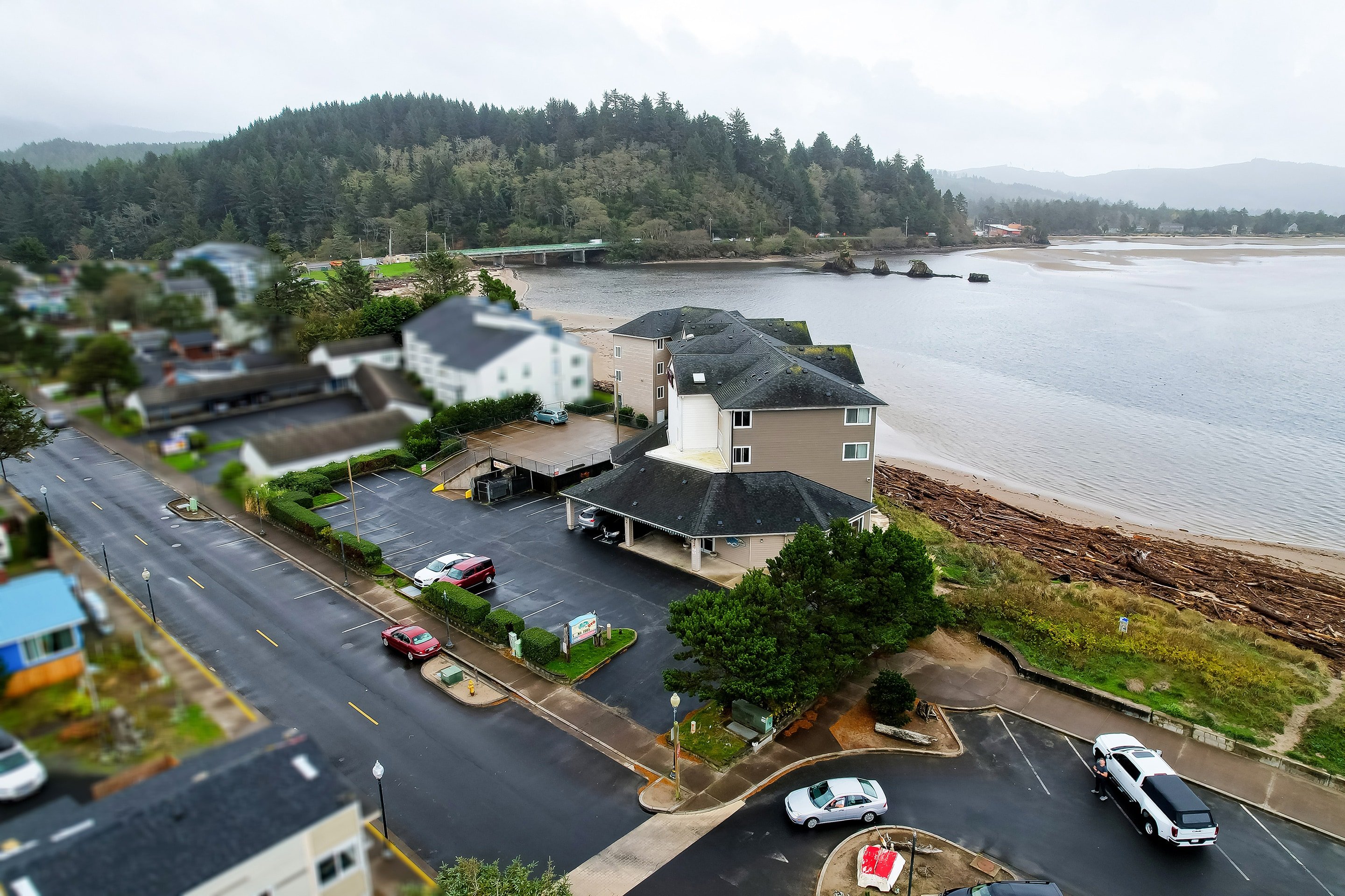 Siletz Bay Beachfront Hotel by OYO Lincoln City 58/71