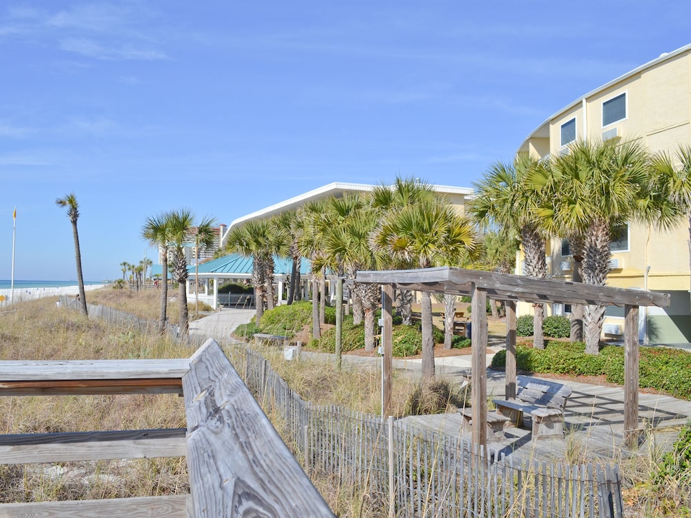 Boardwalk Beach Resort Hotel 13/65