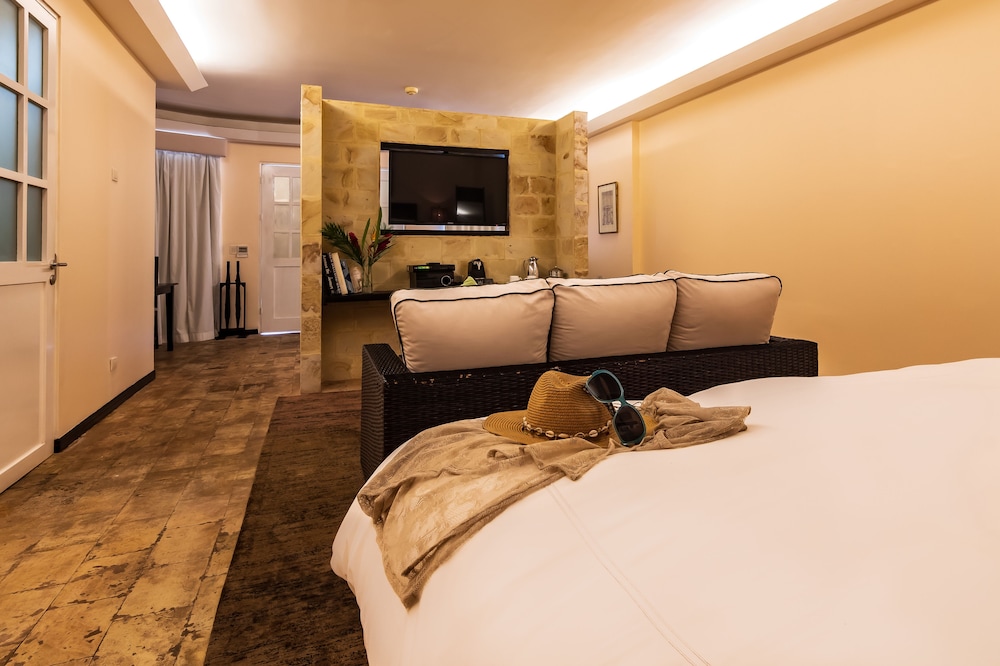 Gaia Hotel and Reserve 30/37