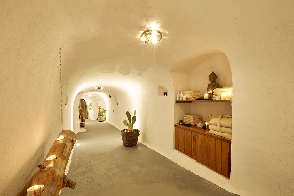 Thermes Luxury Villas by Mr. and Mrs. White 26/50