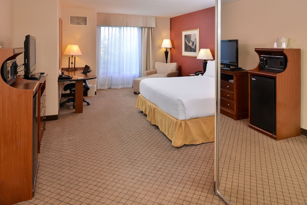 Holiday Inn Express Hotel & Suites Lincoln-Roseville Area 14/71