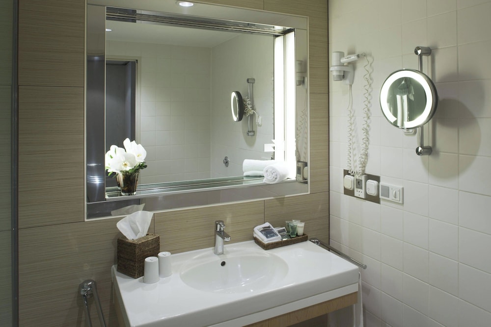 غرفة كلاسيكية بسرير كينج، SHERATON BERLIN GRAND HOTEL ESPLANADE 5/6