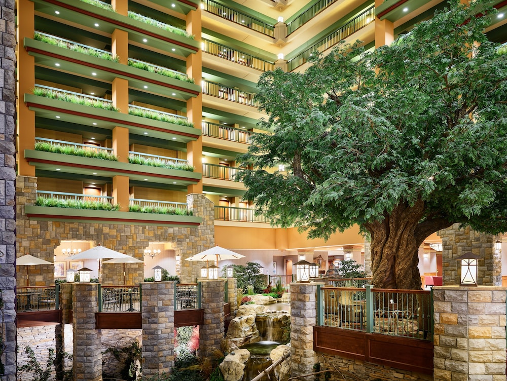 Chateau On the Lake Resort Spa And Convention Centre 7/66