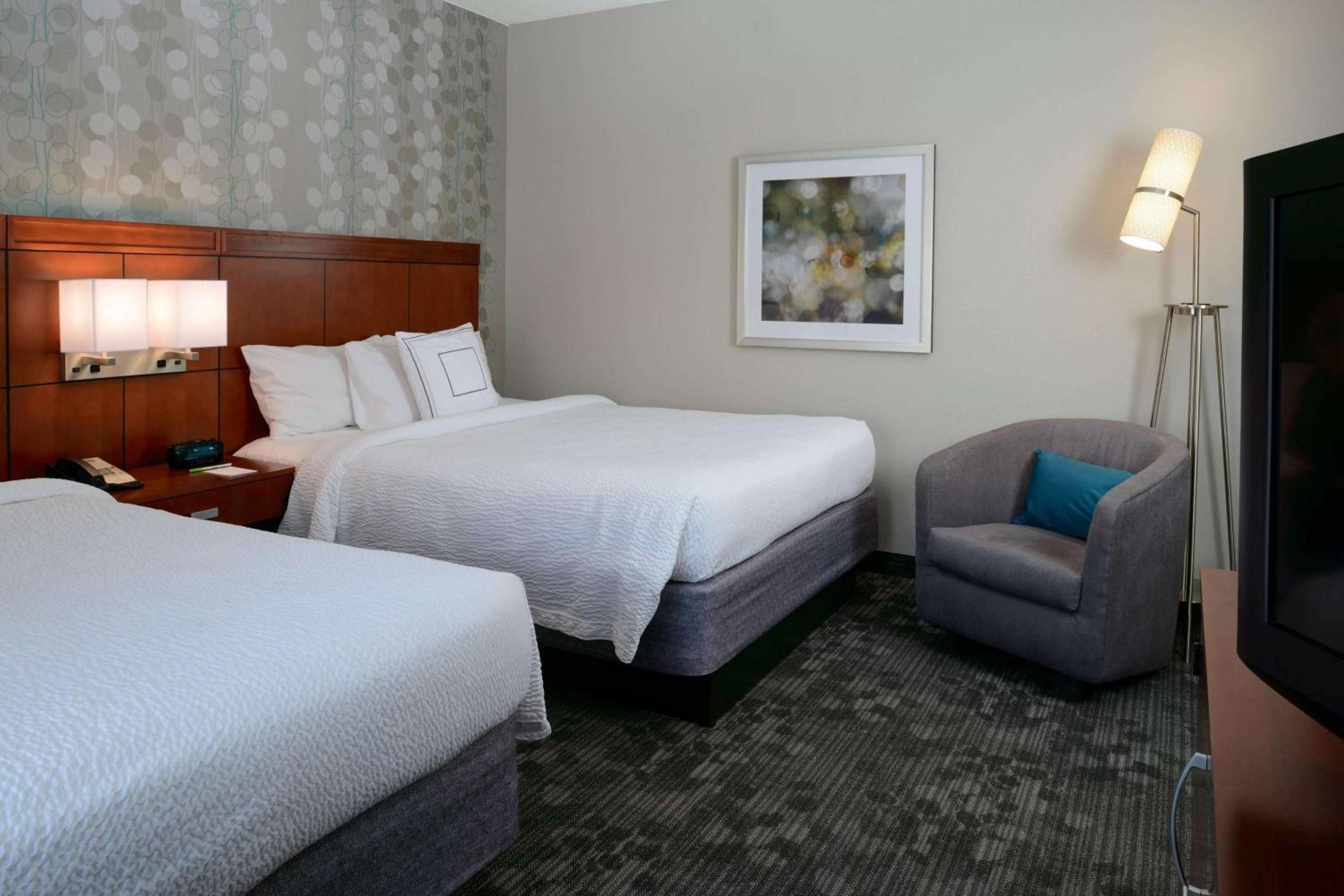 1 BEDROOM, SUITE, 2 QUEEN BEDS