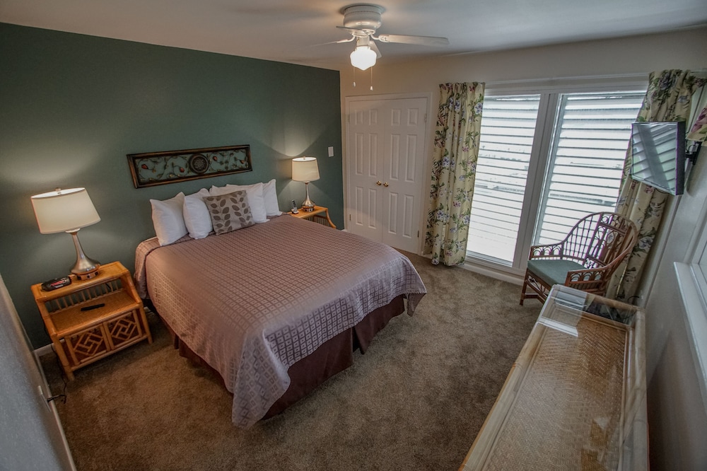 2 BEDROOMS, FAMILY, TOWN HOUSE, CANAL VIEW