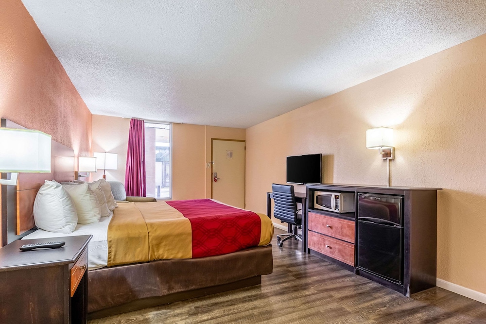 Econo Lodge Rocky Top, TN 8/27
