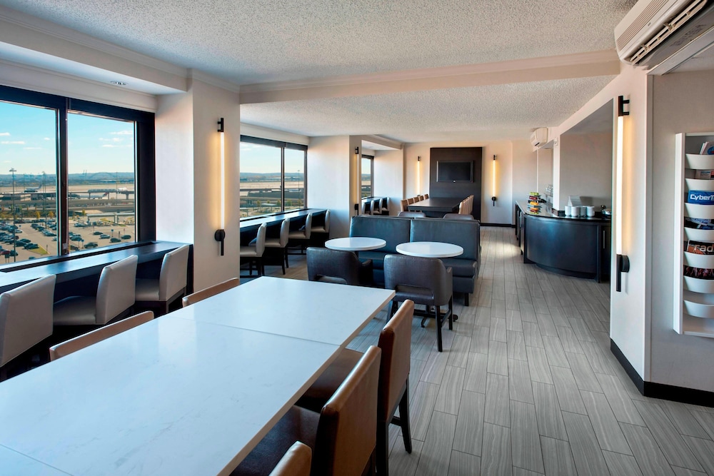 Newark Liberty International Airport Marriott 20/45