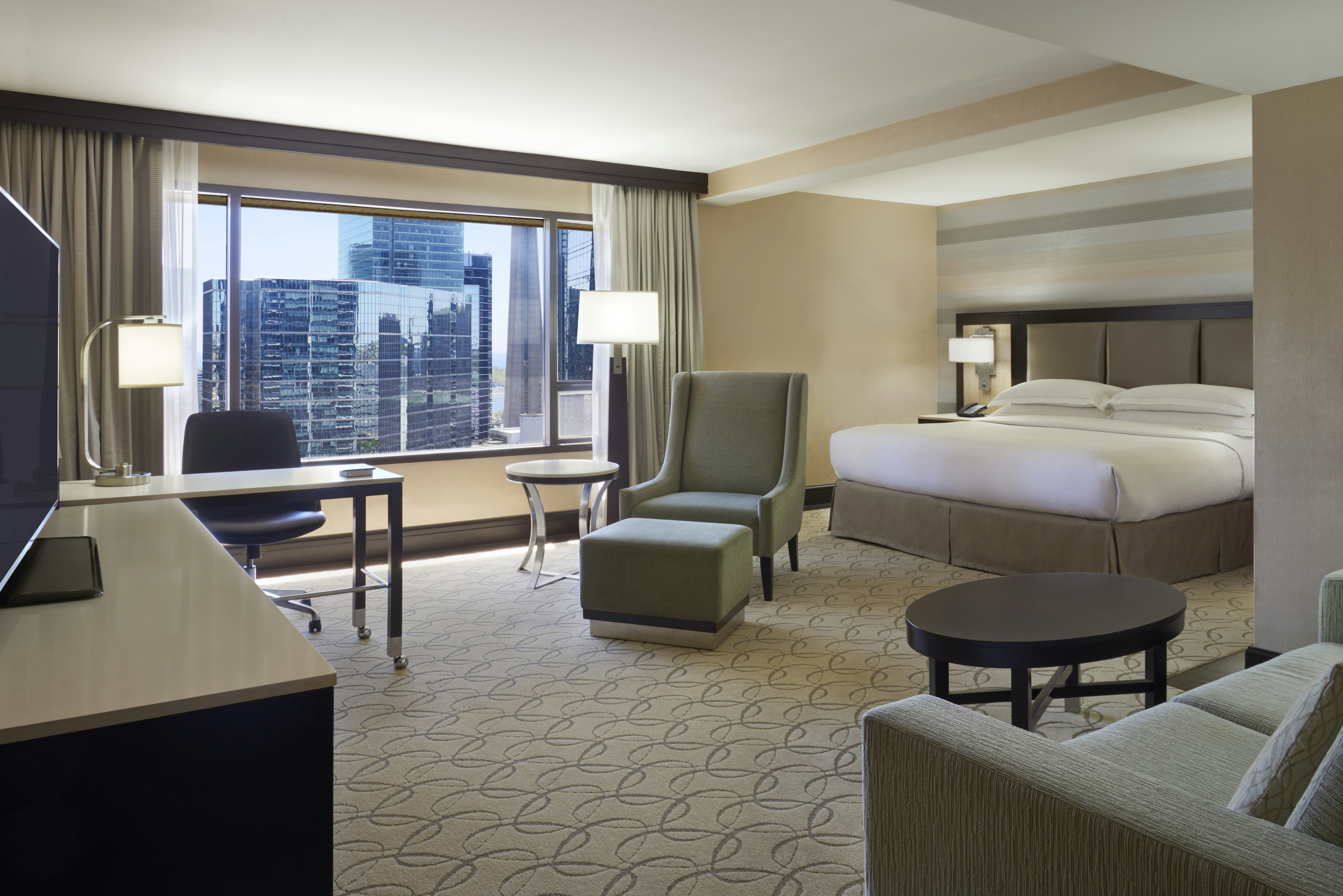 Room, King Bed, Executive Level, Corner