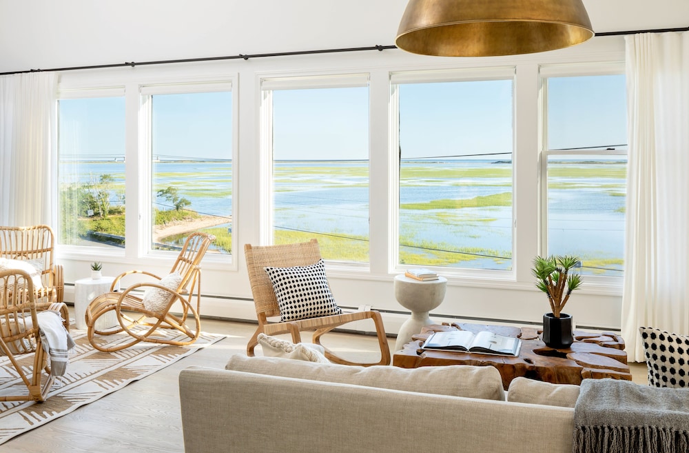 AWOL Hotel Provincetown 25/43