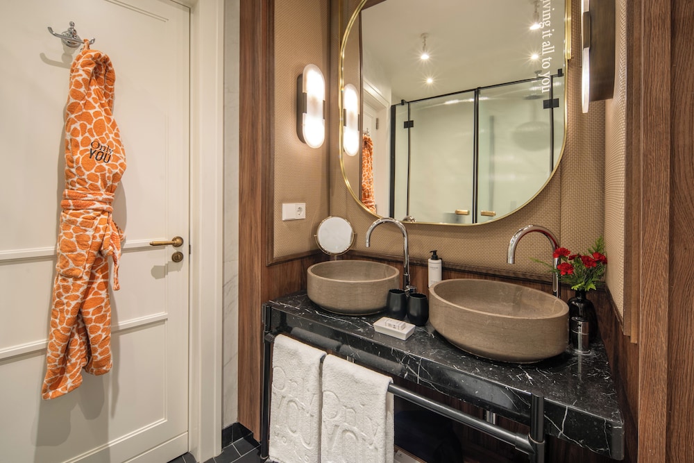 Only YOU Hotel Valencia (ex Ayre Astoria Place) 71/72