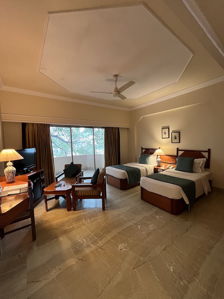 A Lake View Hotel Rajdarshan 16/49