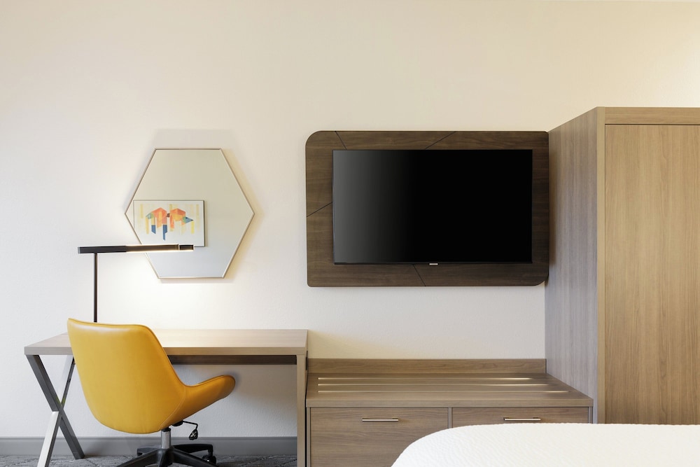 Holiday Inn Express Hotel Suites Cincinnati Se Newport 60/70