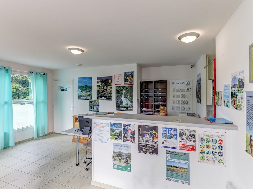 Lobby at Residence Vacanceole Le Domaine Du Bosquet, EGLETONS