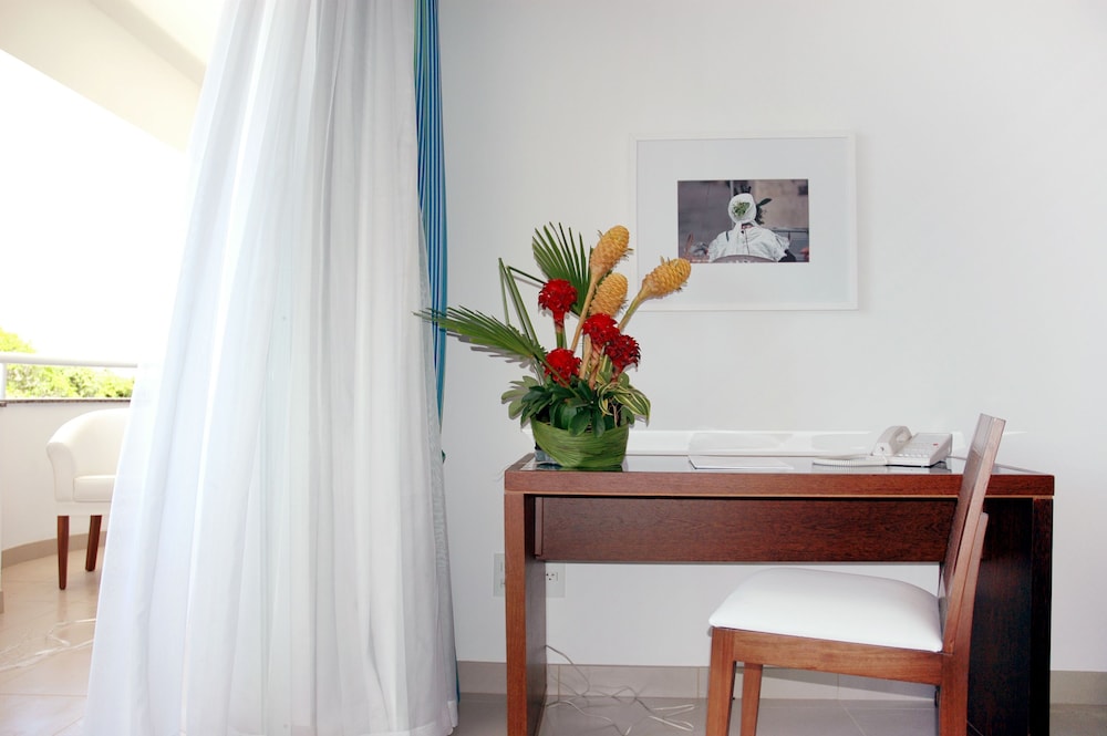 Bahia Plaza Hotel 10/66