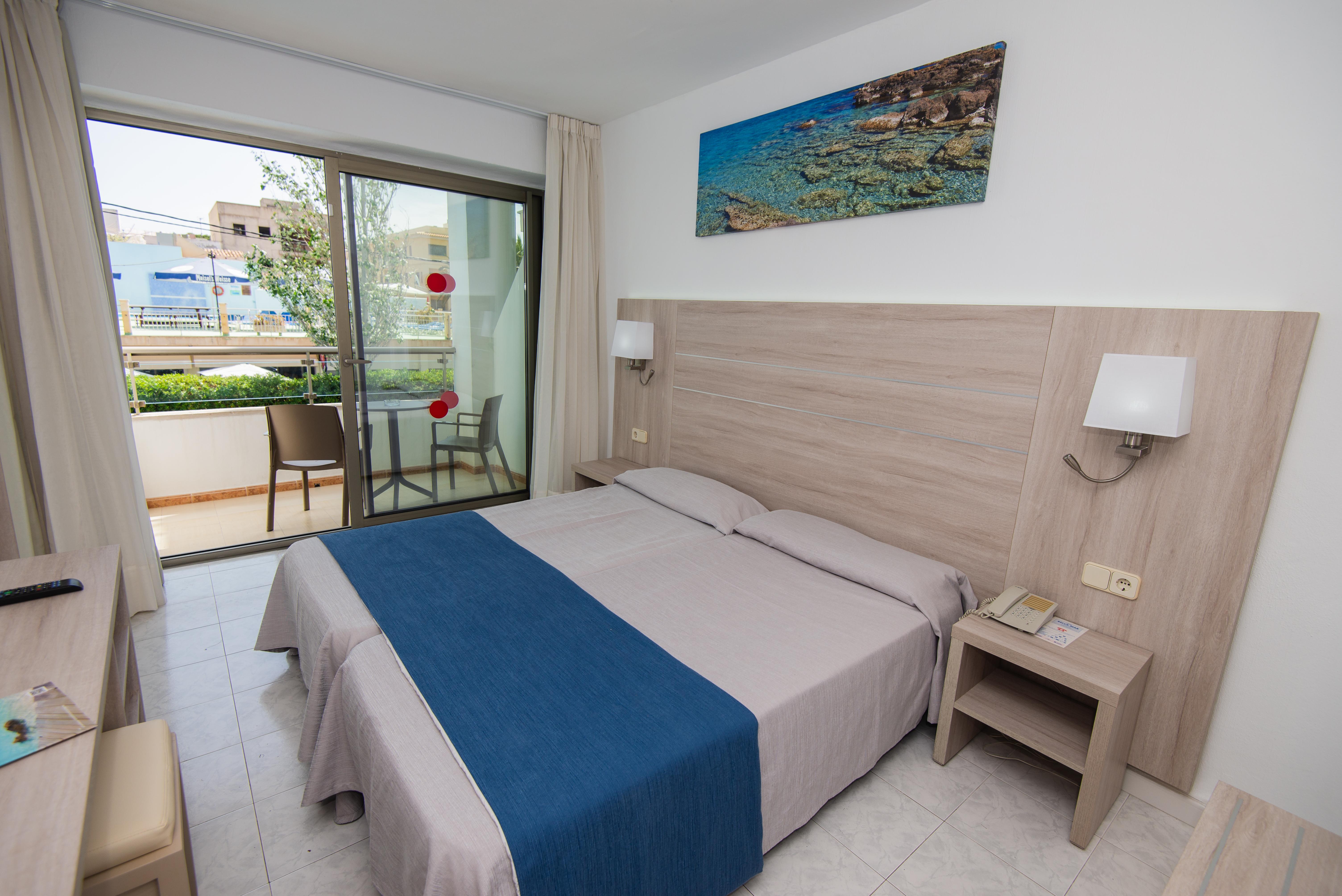 Standard, Double Bed, Pool View, Balcony or Terrace