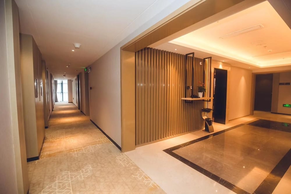 Howard Johnson by Wyndham Life Changrong 8/25