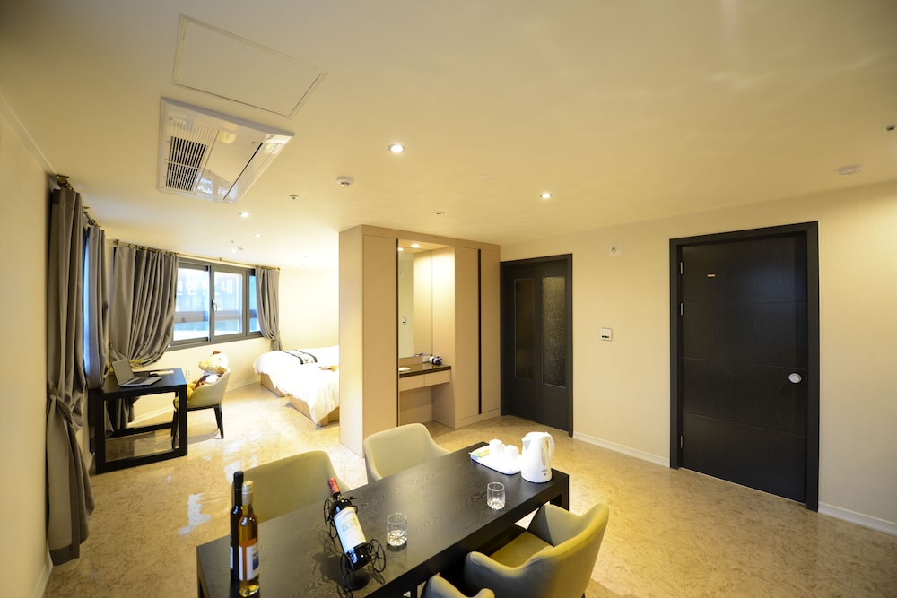 Hotel Graytone Dunsan 25/50