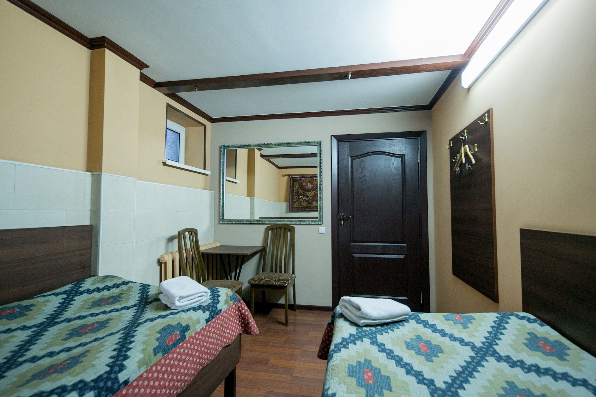ECONOMY, TWIN BEDS