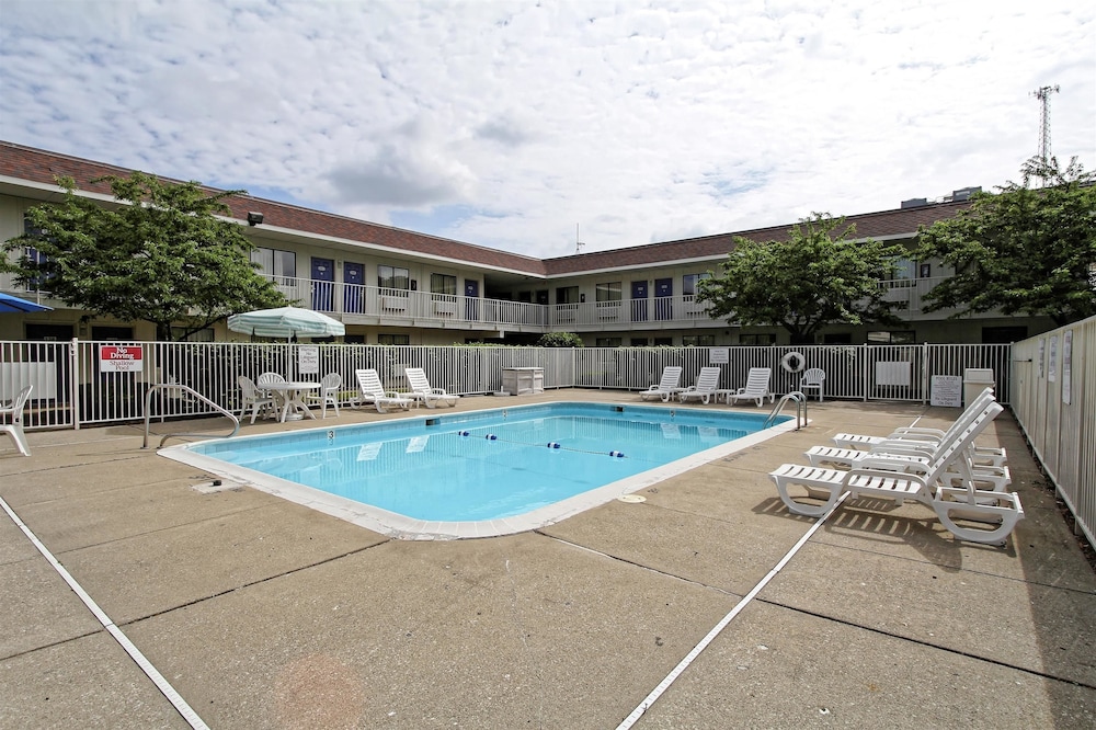 Motel6 Amherst, OH - Cleveland West - Lorain 7/41