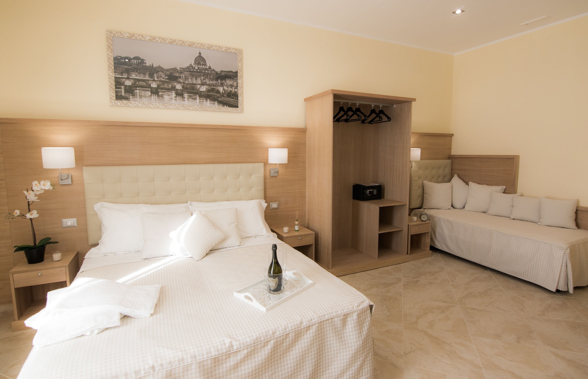 SUPERIOR, KING BED