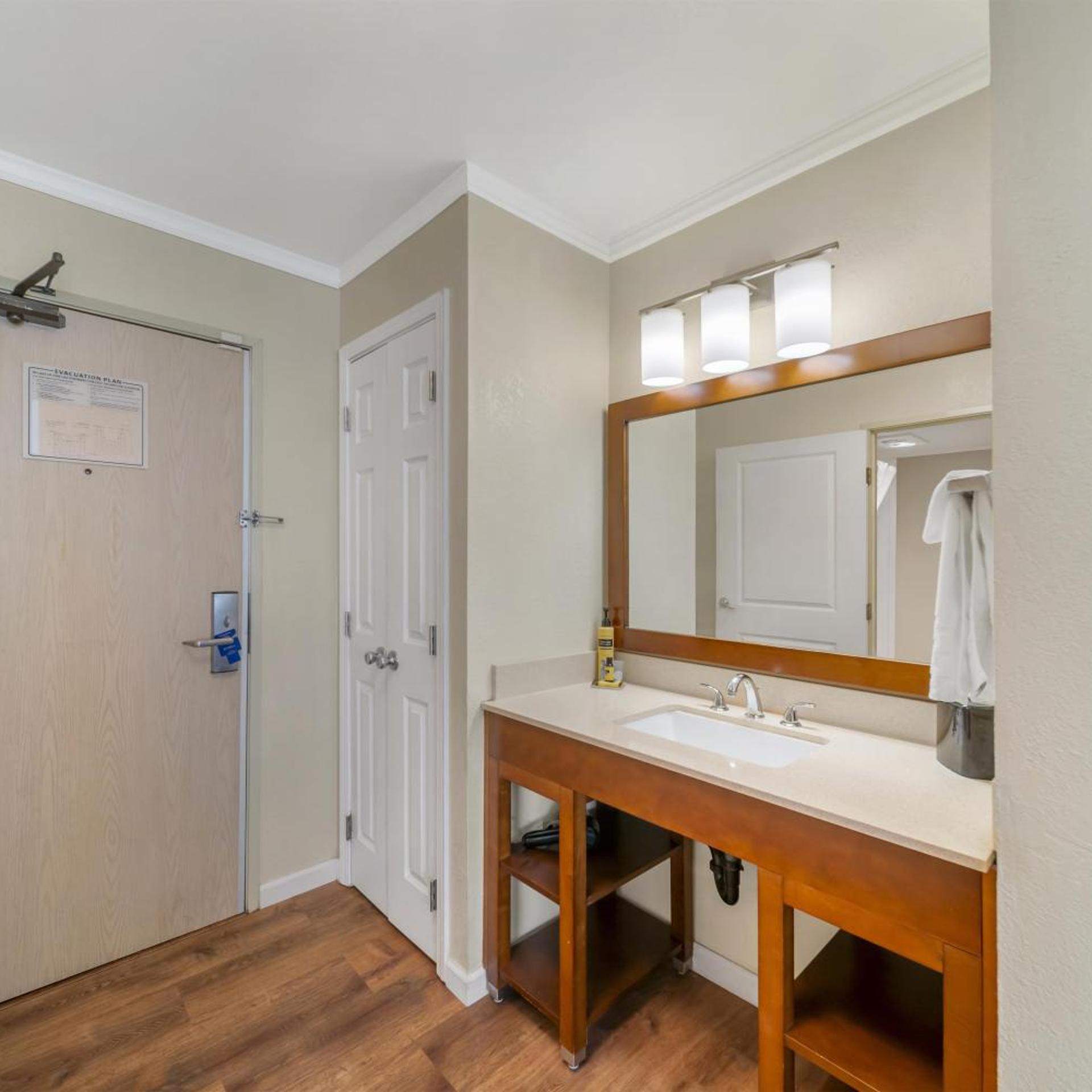غرفة داخلية بسريرين كوين، Best Western Plus Northwoods Inn 9/10