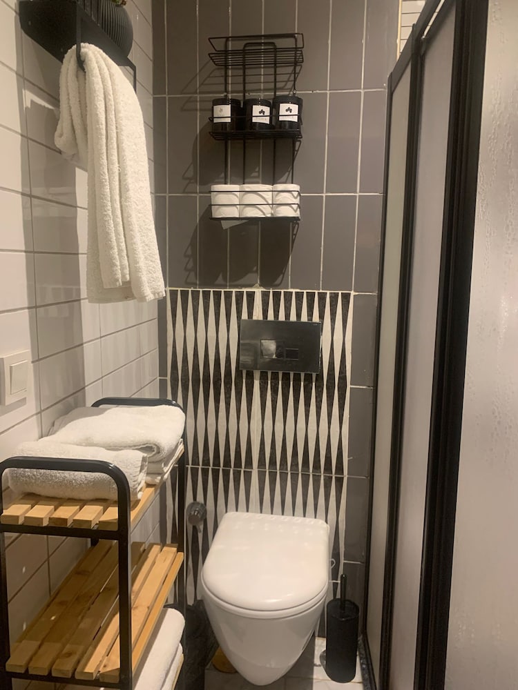 Nova Park Hotel and Suite 48/50