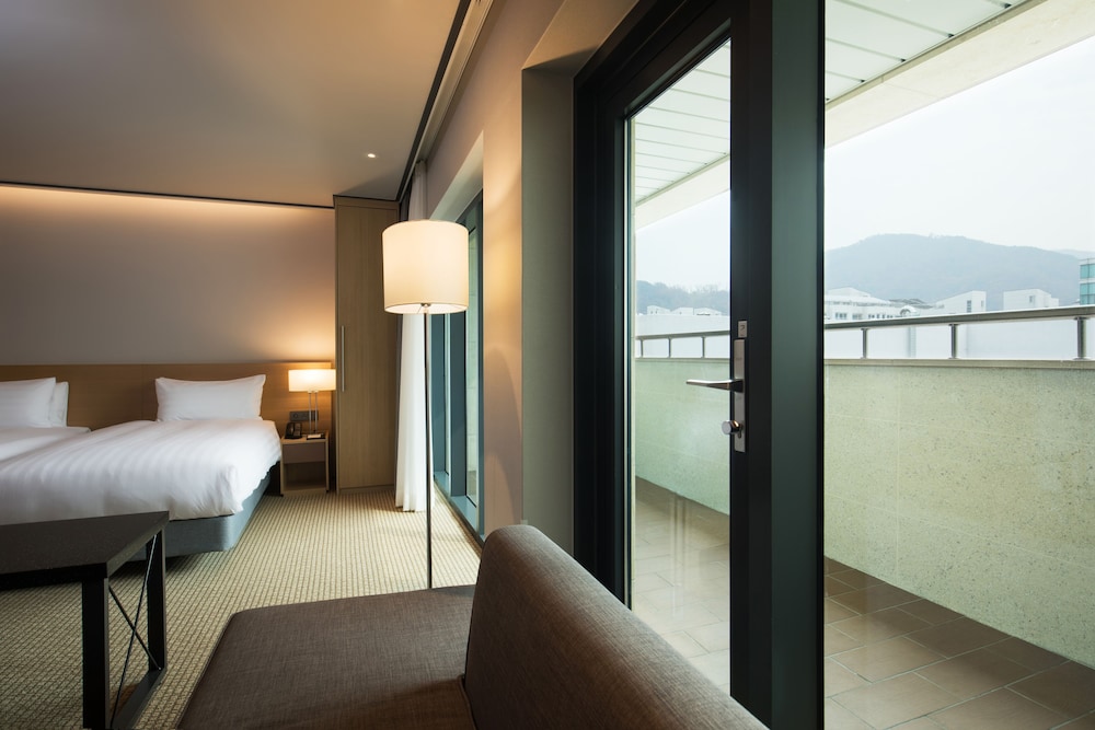SUITE, TWIN BEDS, TERRACE