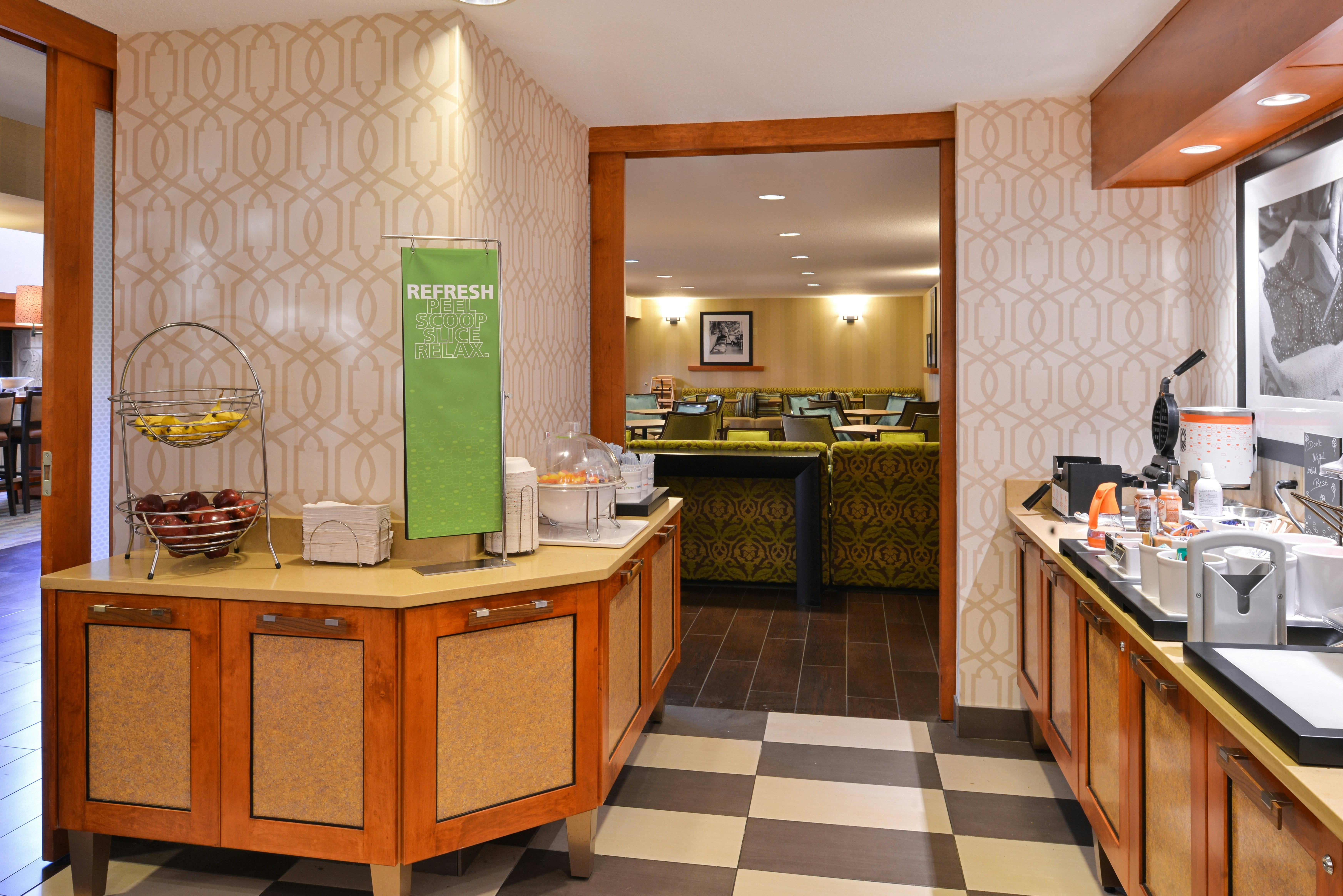 Lobby at Hampton Inn & Suites By Hilton Calgary- University Northwest, CALGARY