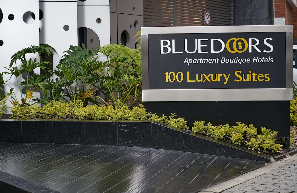 100 Luxury Suites By Preferred 75/76