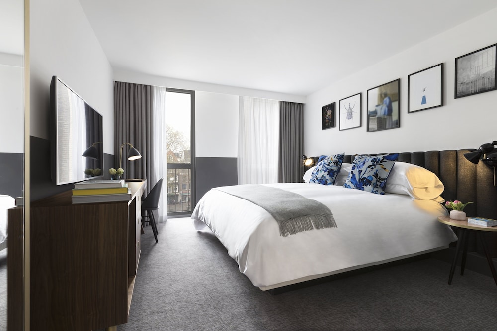 Essential, King Bed