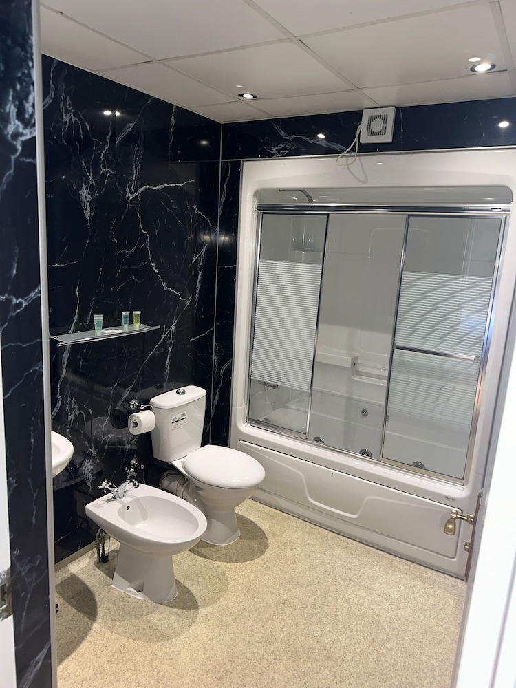 Staindrop Lodge Hotel 54/56