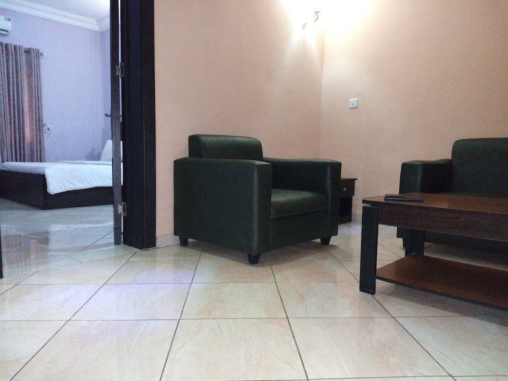 Eliata Hotel & Suites 4/18