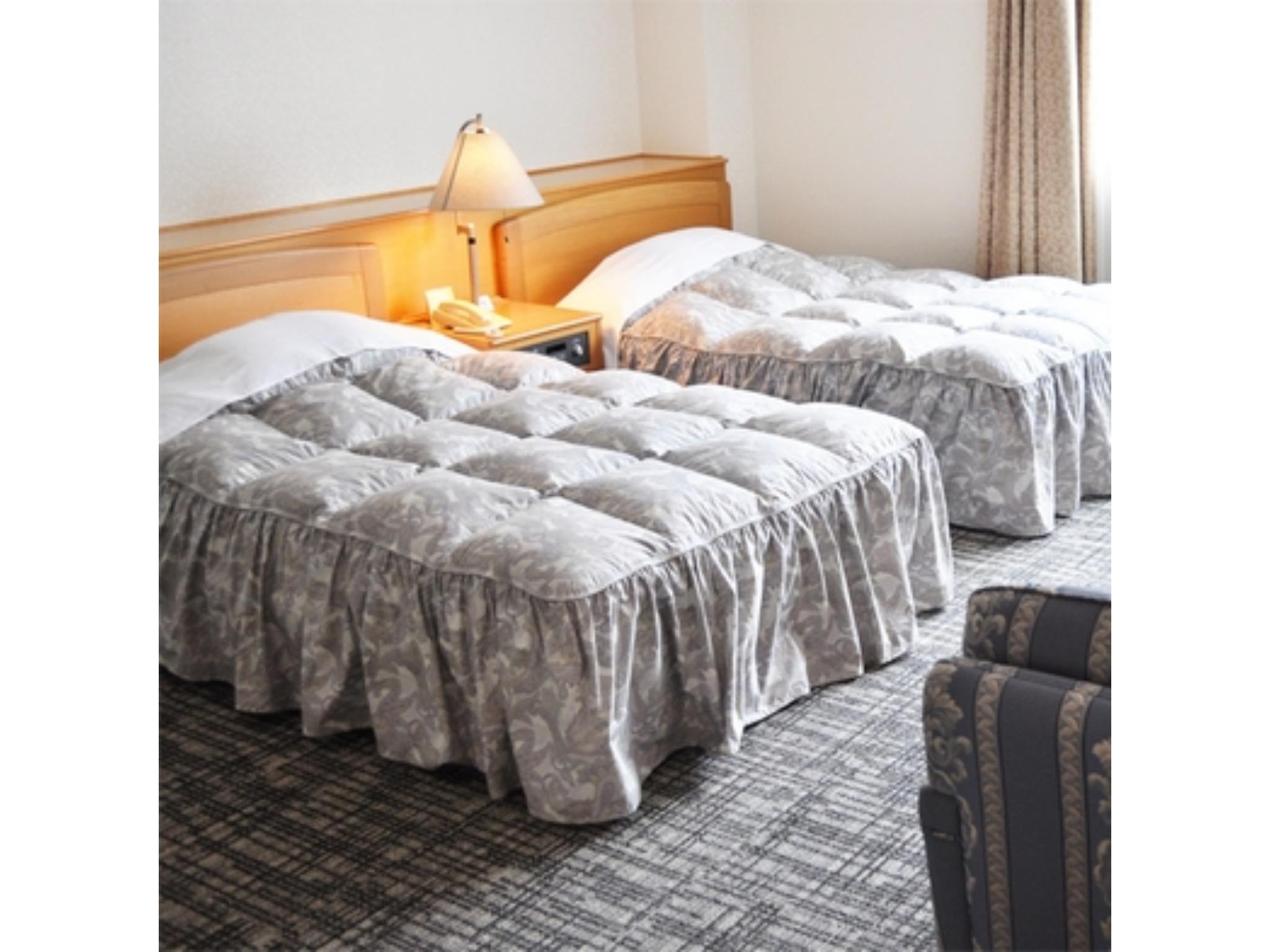 Ideal, Twin Beds, Main Building