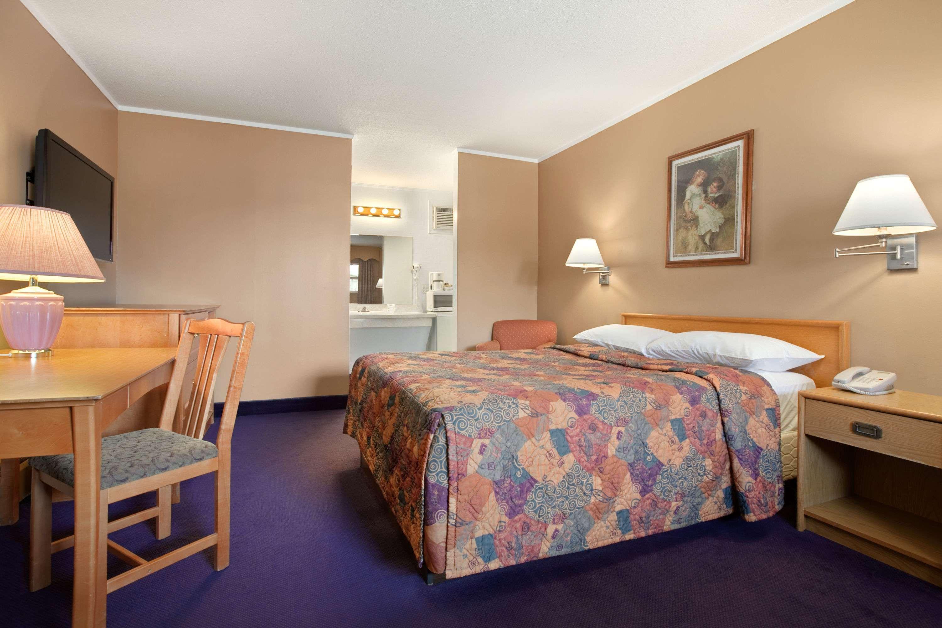 Room, Queen Bed, Smoking