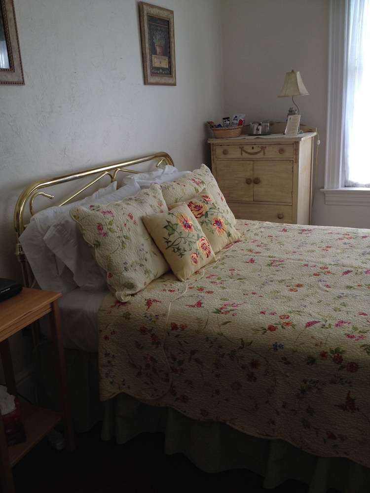 Red Lion Bed & Breakfast 12/36