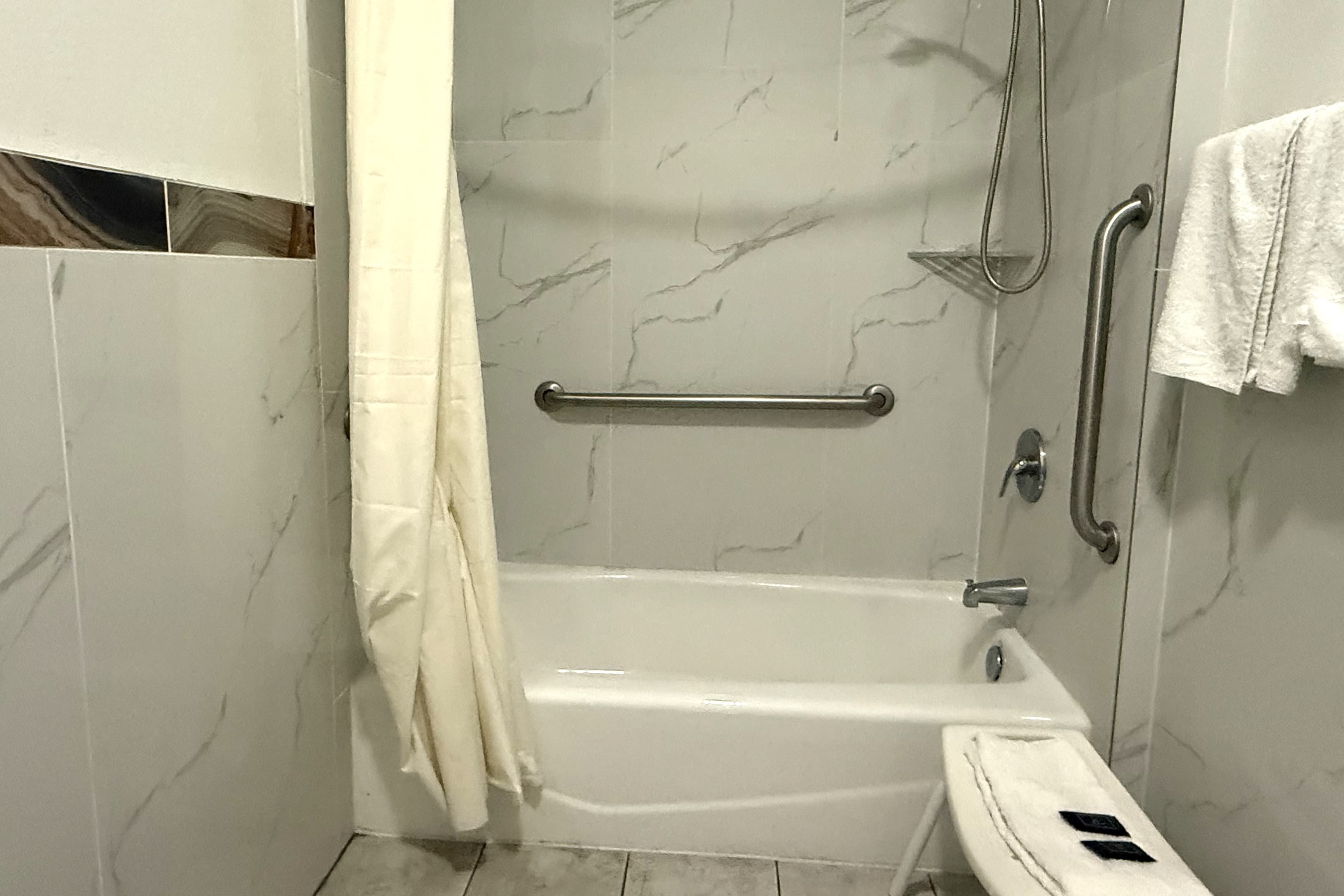 Hotel O Regency Suites Houston - IAH Beltway 8 36/37