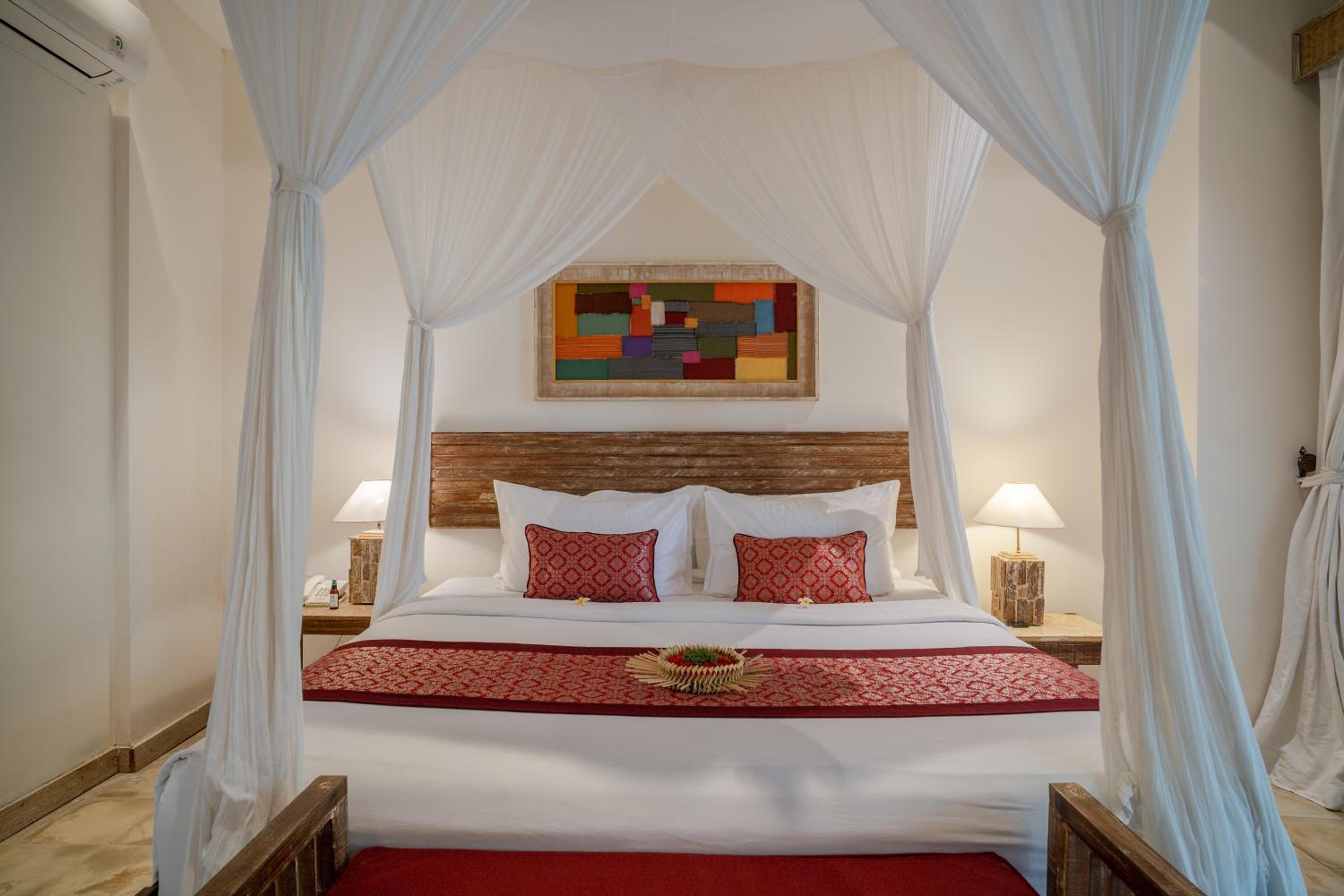 Suite, King Bed, Valley View