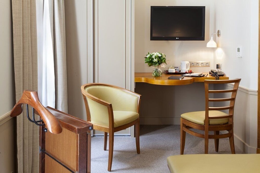 Hotel De Fleurie 38/50