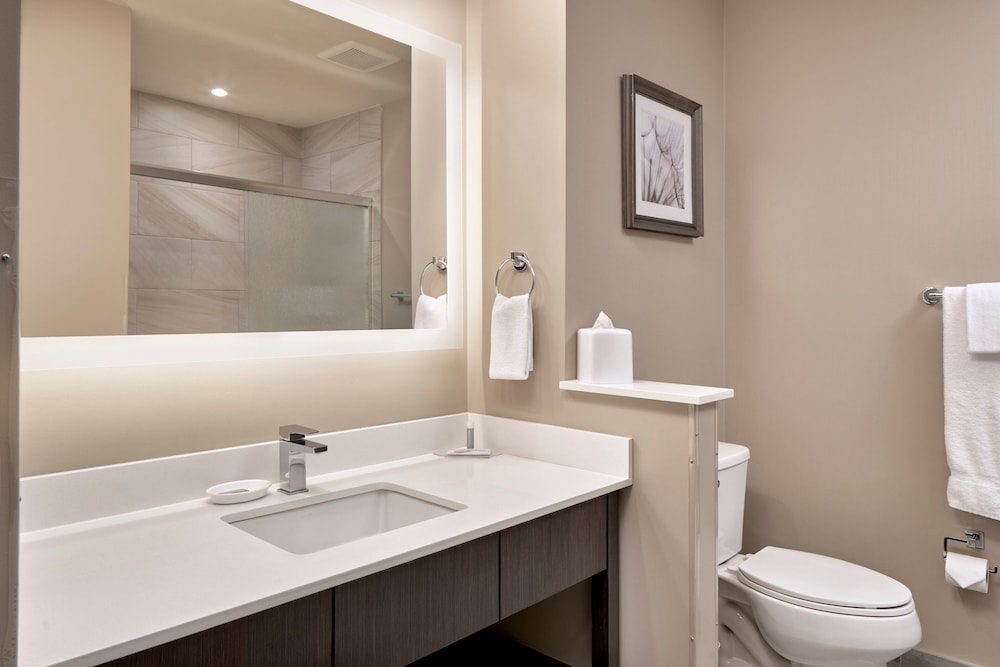 Fairfield Inn & Suites by Marriott Airdrie 49/54