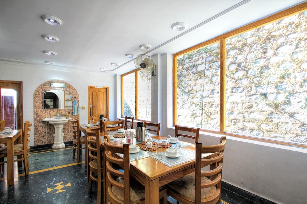 Hotel Lake Inn Bhimtal 16/21