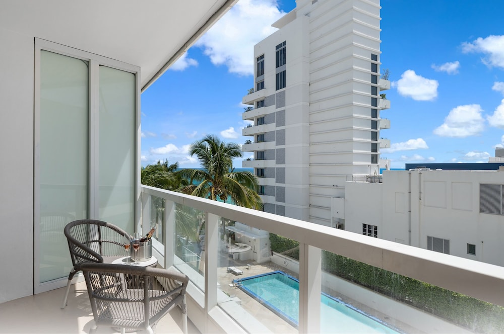 Fontainebleau Miami Beach Private Luxury Suites 20/50