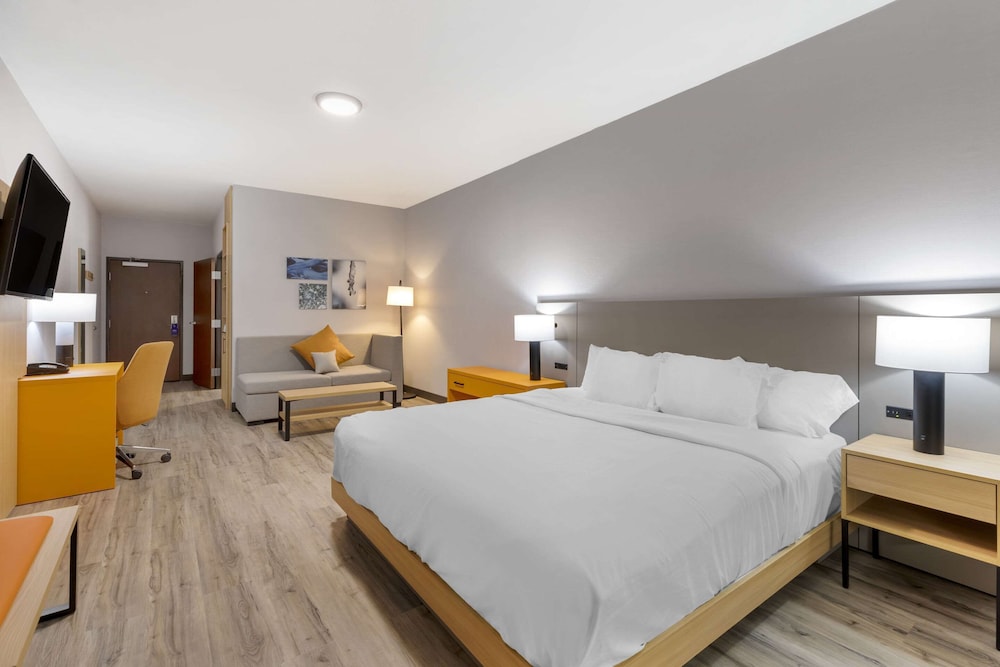 Comfort Suites Cheyenne, WY 7/26