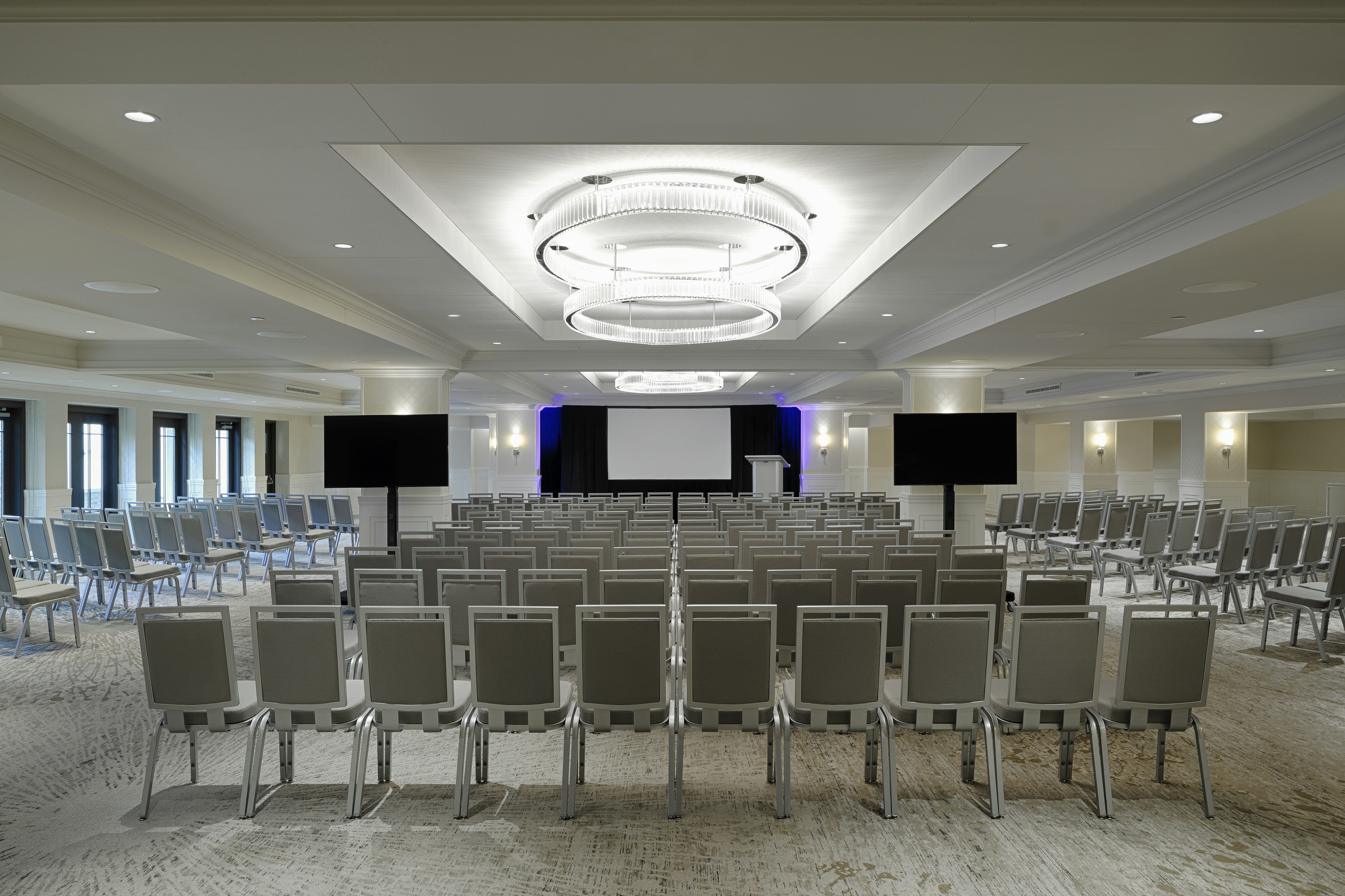 The Kingsley Bloomfield Hills - a DoubleTree by Hilton 55/62