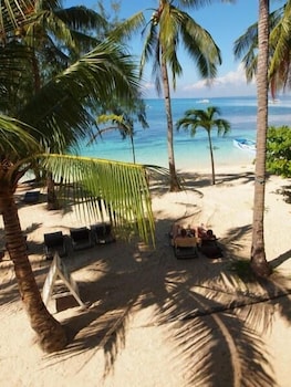 Ocean Vida Beach And Dive Resort 3/65