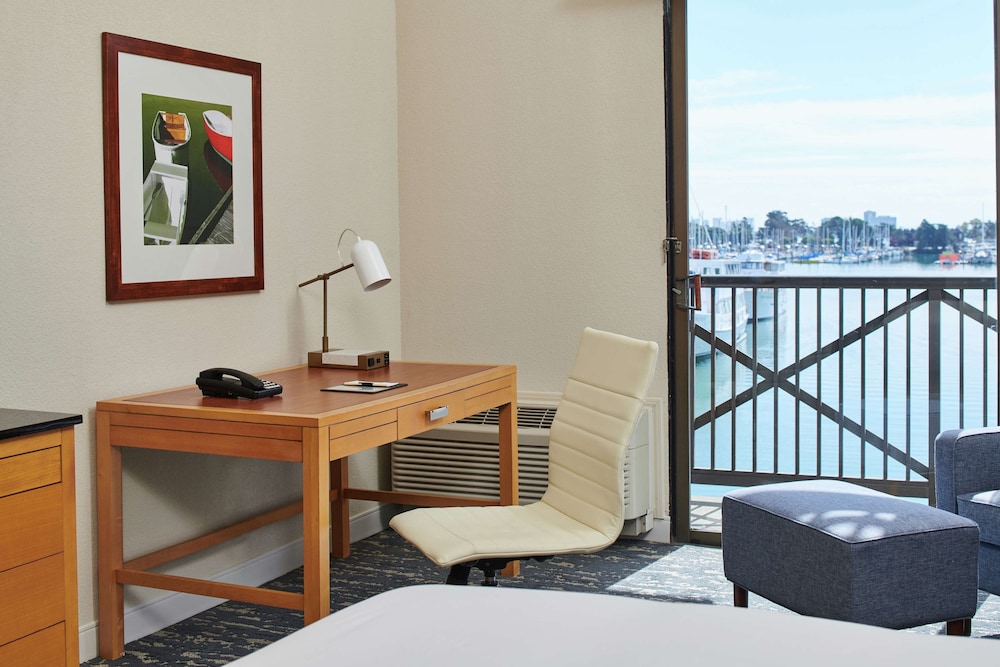 DoubleTree by Hilton Hotel Berkeley Marina 68/83