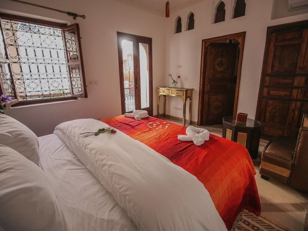 DELUXE, DOUBLE OR TWIN BED, PRIVATE BATHROOM