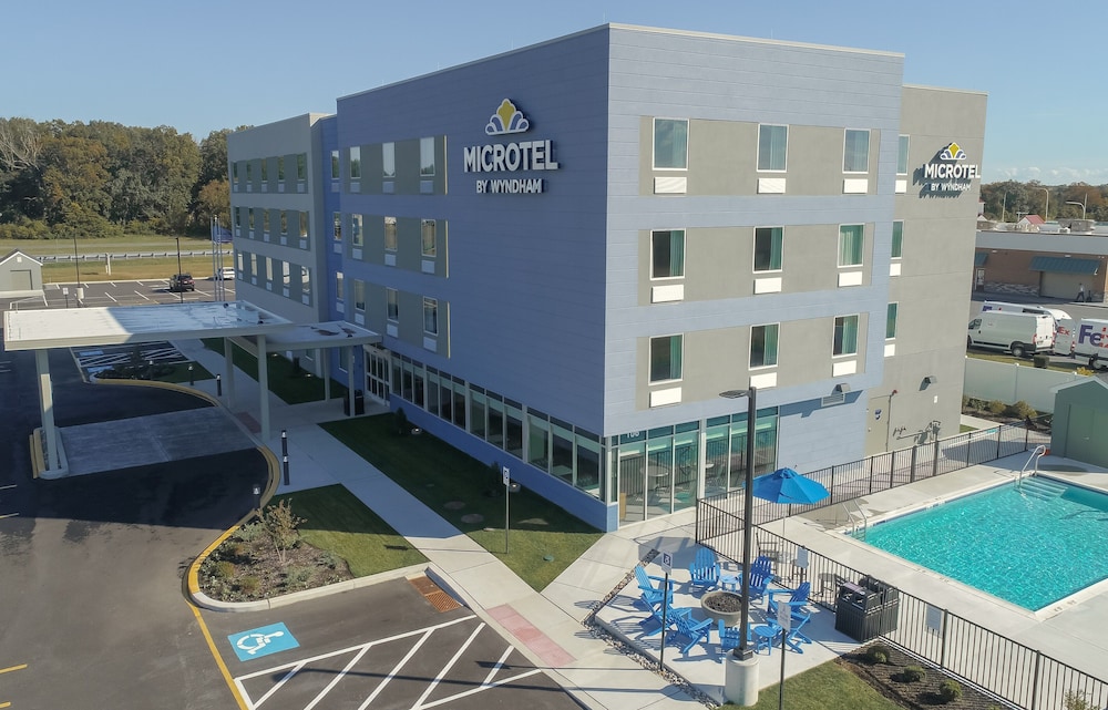Microtel Inn & Suites by Wyndham Milford 3/54