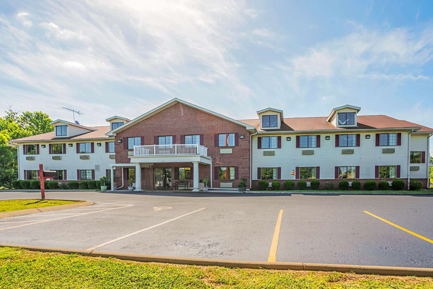 Econo Lodge Inn and Suites Ripley 12/14