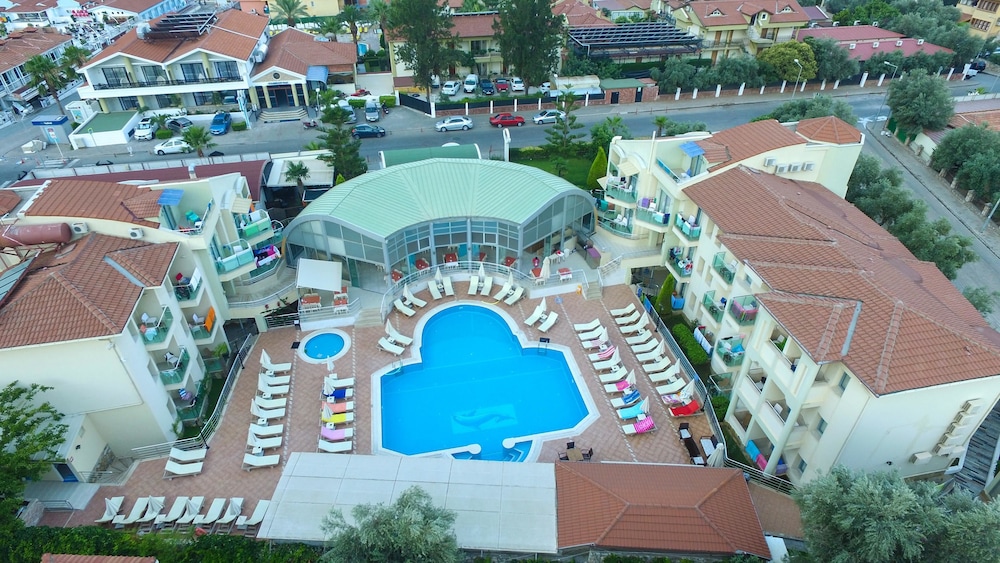 Belcehan Deluxe Hotel 35/50